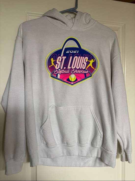 Gildan Tops - 2021 St. Louis Softball Showcase Graphic Hoodie - White
